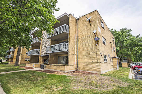 13905-37 S Clark St property